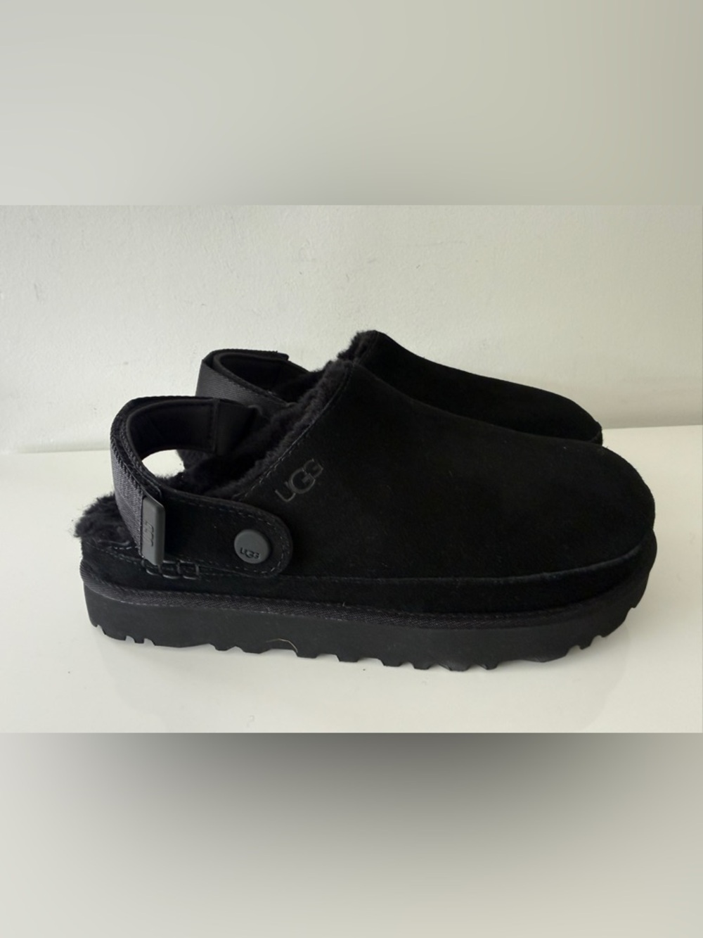 UGG Goldenstar Cozy Clog Shoes Women's Size 9, Black